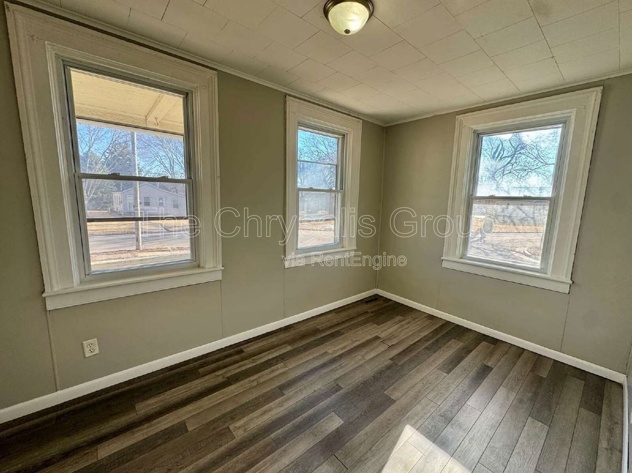 1280 Phelps St - Photo 6 of 10