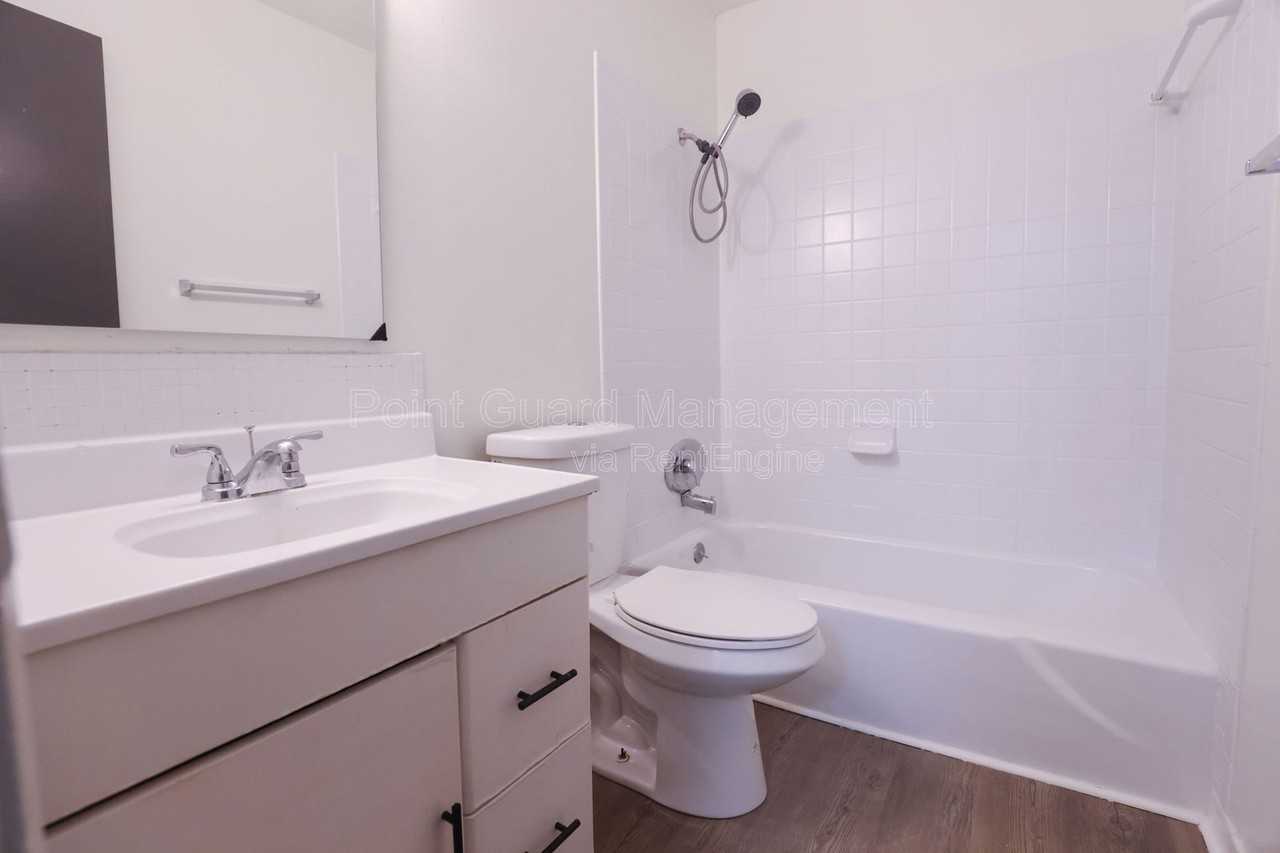 2922 N 54th St #5 - Photo 5 of 11