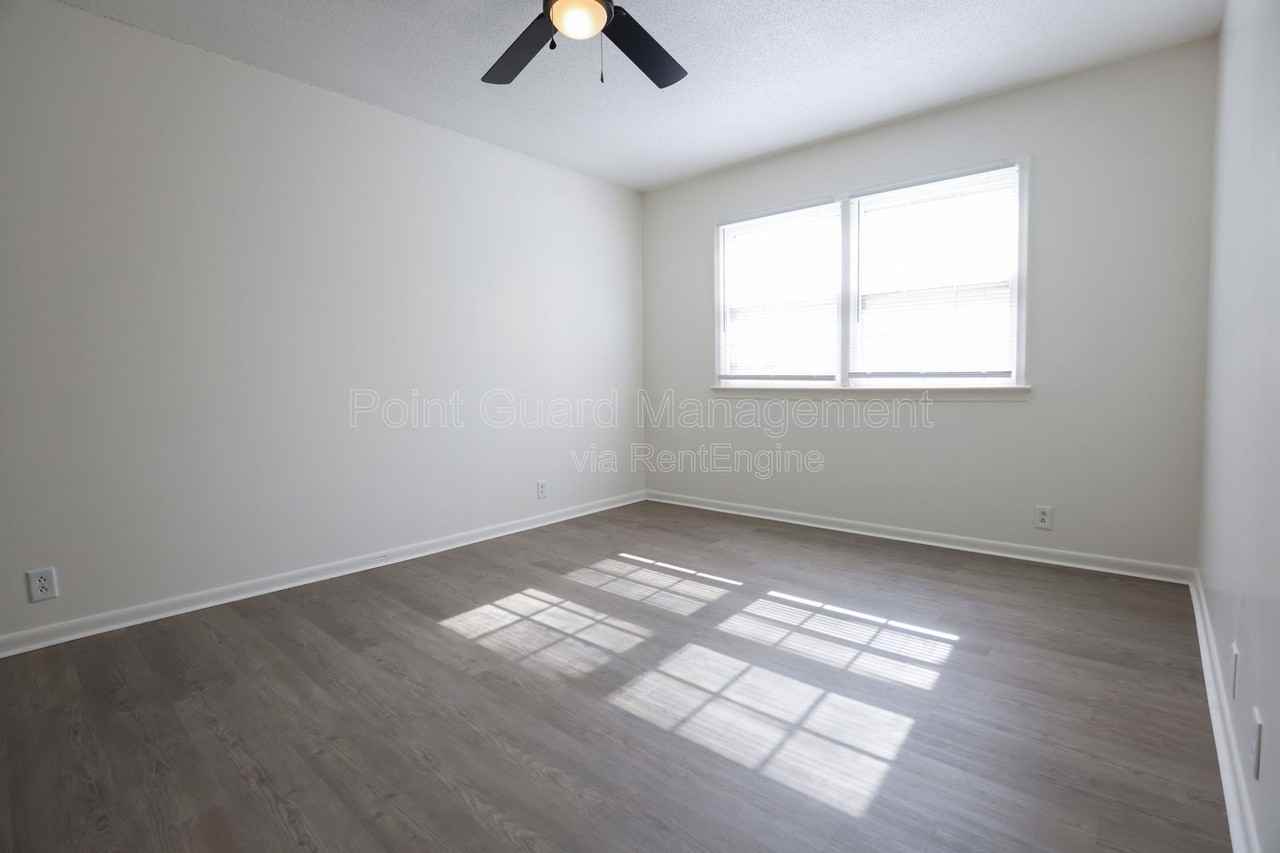 2922 N 54th St #5 - Photo 6 of 11