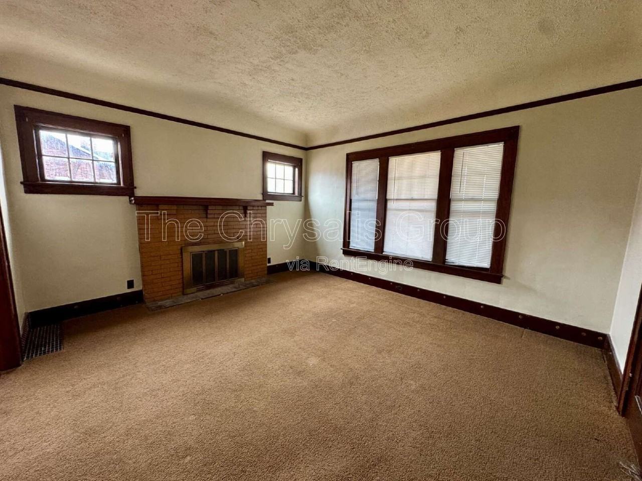 725 Joliet St - Photo 2 of 5