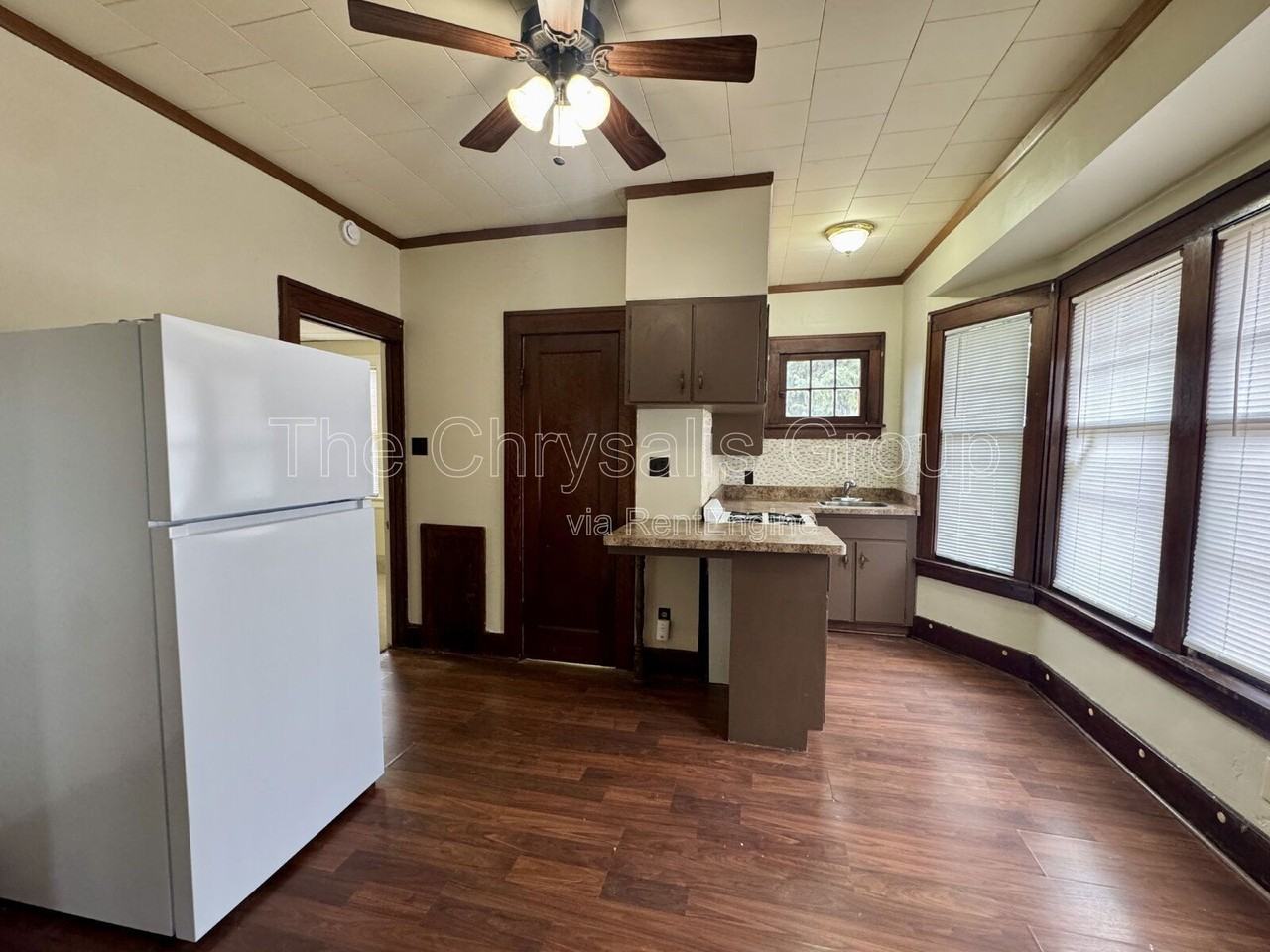 725 Joliet St - Photo 3 of 5