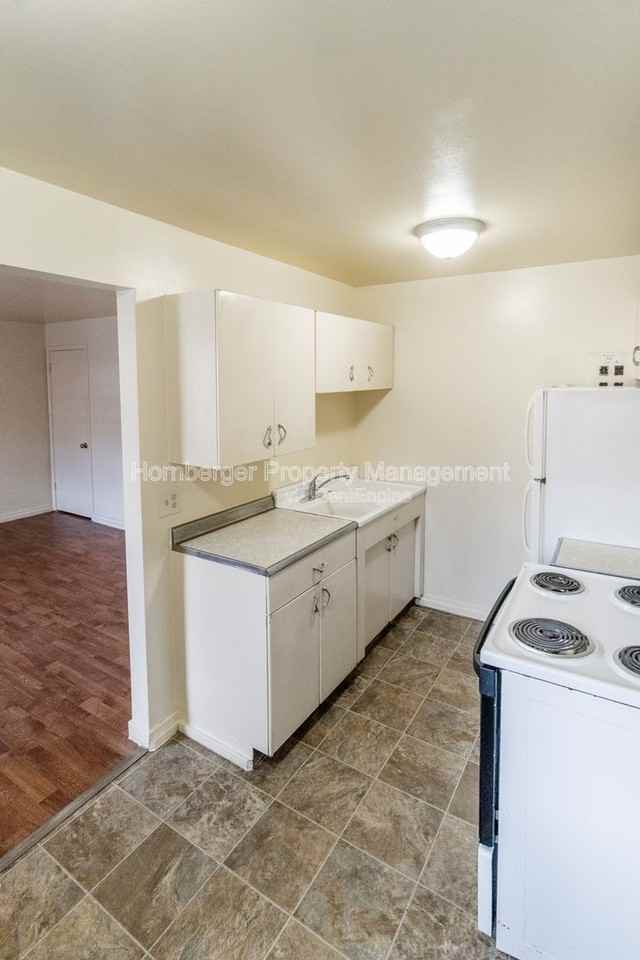 728 W Maxwell Ave - Photo 2 of 14