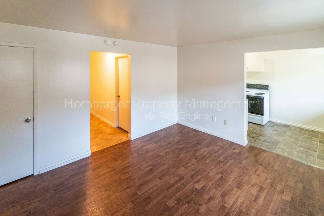 728 W Maxwell Ave - Photo 5 of 14