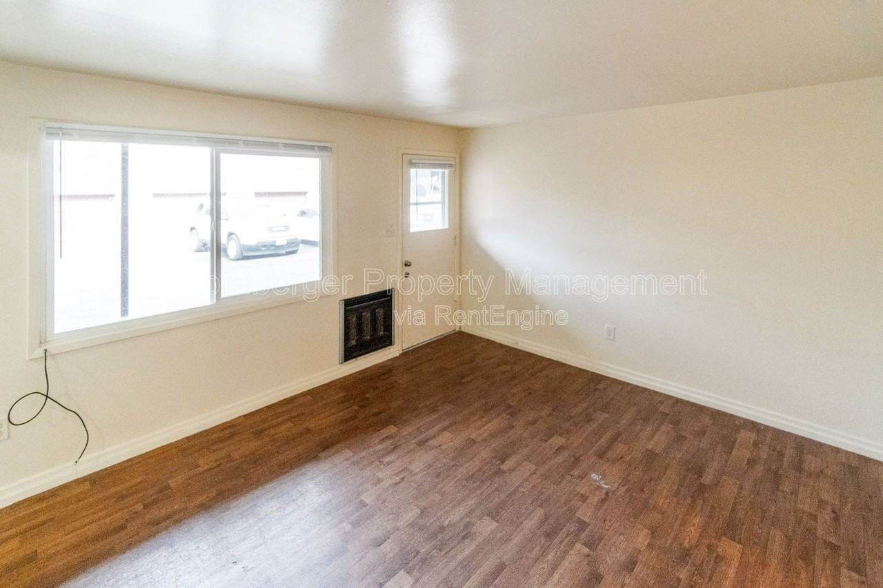 728 W Maxwell Ave - Photo 7 of 14