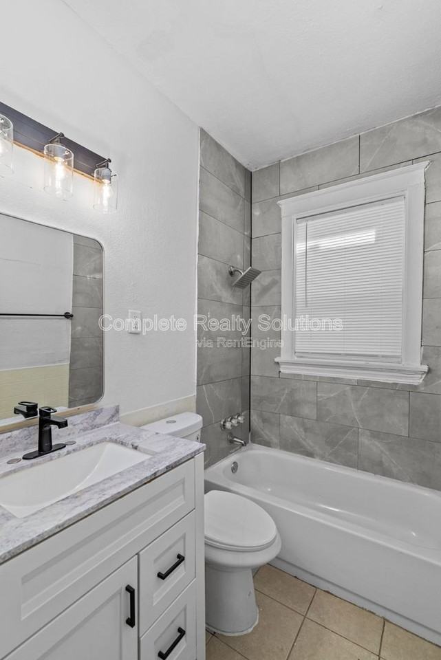4102 California Ave #2S - Photo 4 of 25