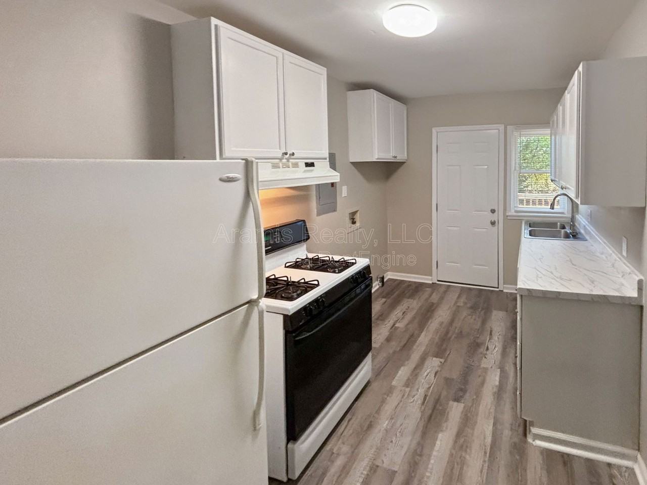 263 Victory Dr Se - Photo 2 of 8