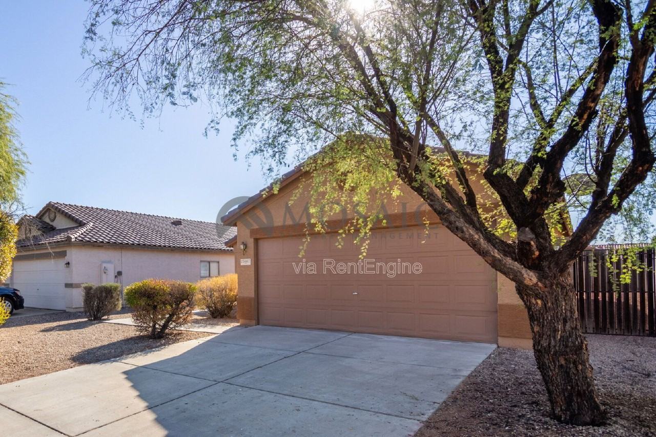 15667 W Port Au Prince Ln - Photo 5 of 30