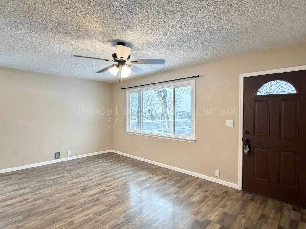 1902 S Franklin Ave - Photo 4 of 21