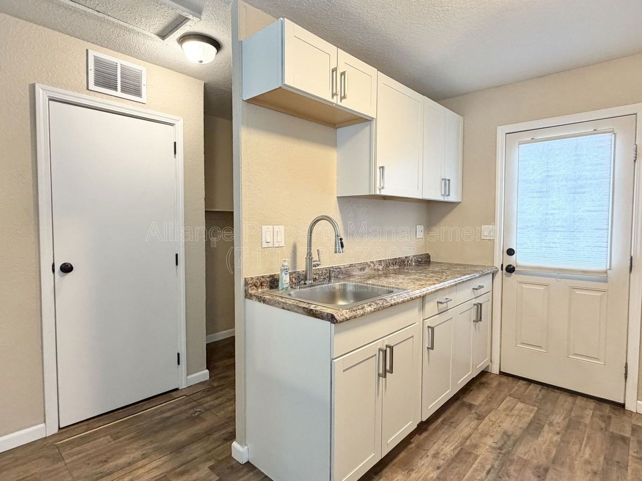 1902 S Franklin Ave - Photo 7 of 21