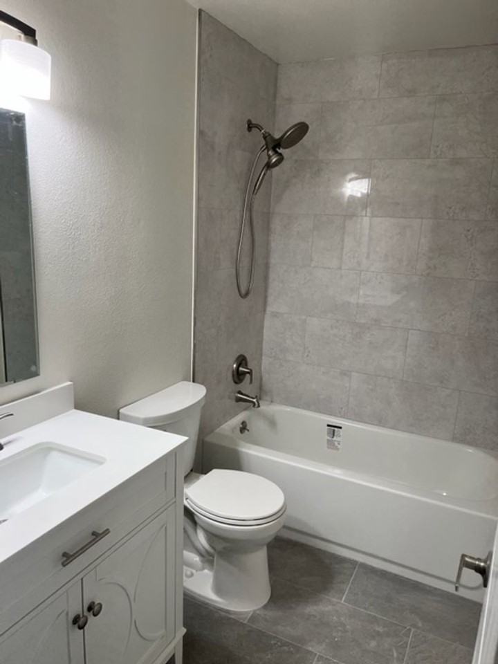 203 Venice Ave #3 - Photo 6 of 13