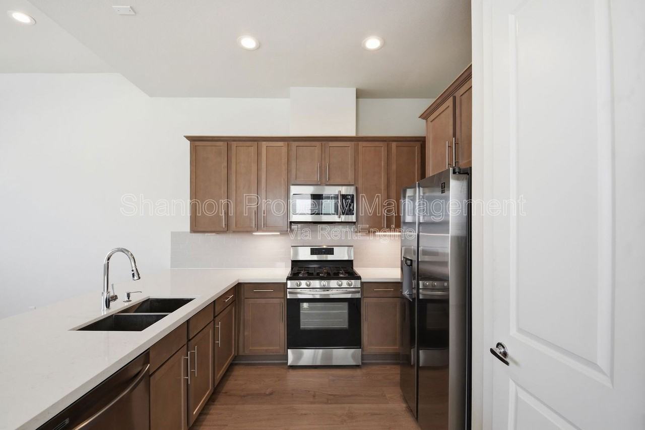 1106 Yellow Pl - Photo 6 of 42