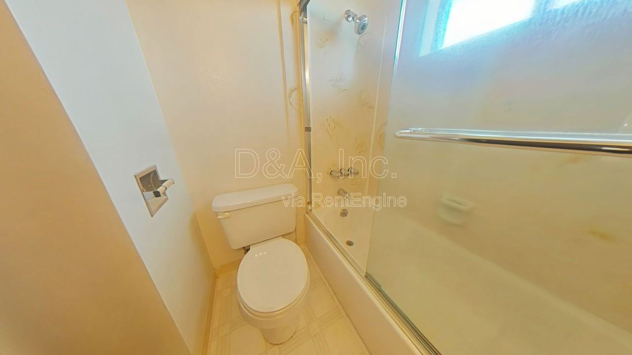 644 Nw 31st St - Photo 6 of 8