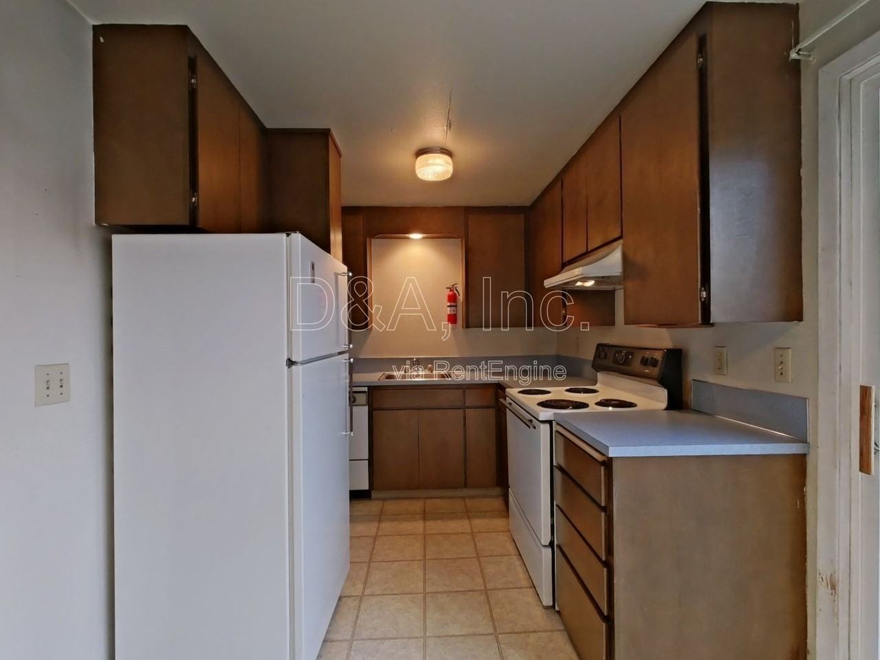 1909 Main St #B - Photo 3 of 9