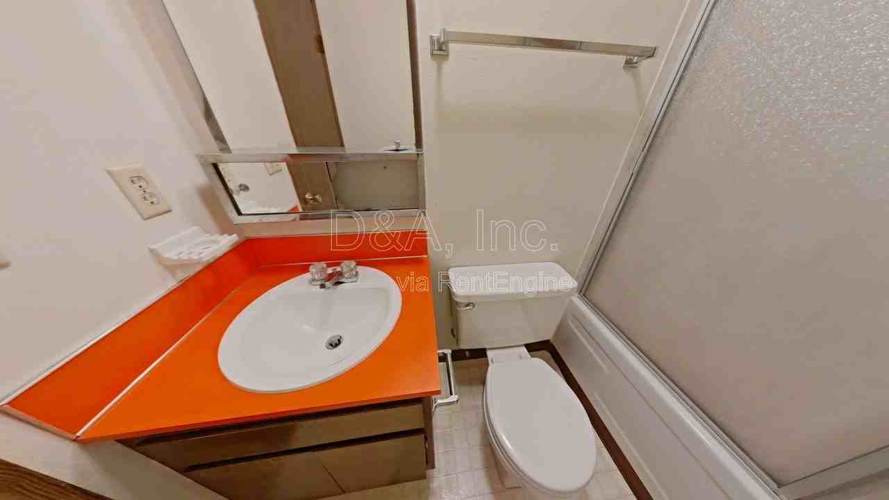 1909 Main St #B - Photo 7 of 9