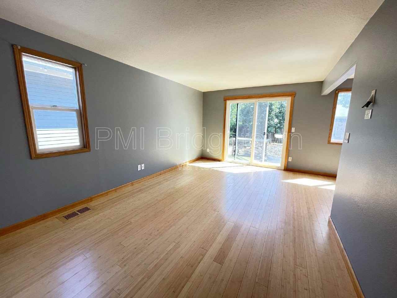 4704 Ne 28th Ave - Photo 4 of 30