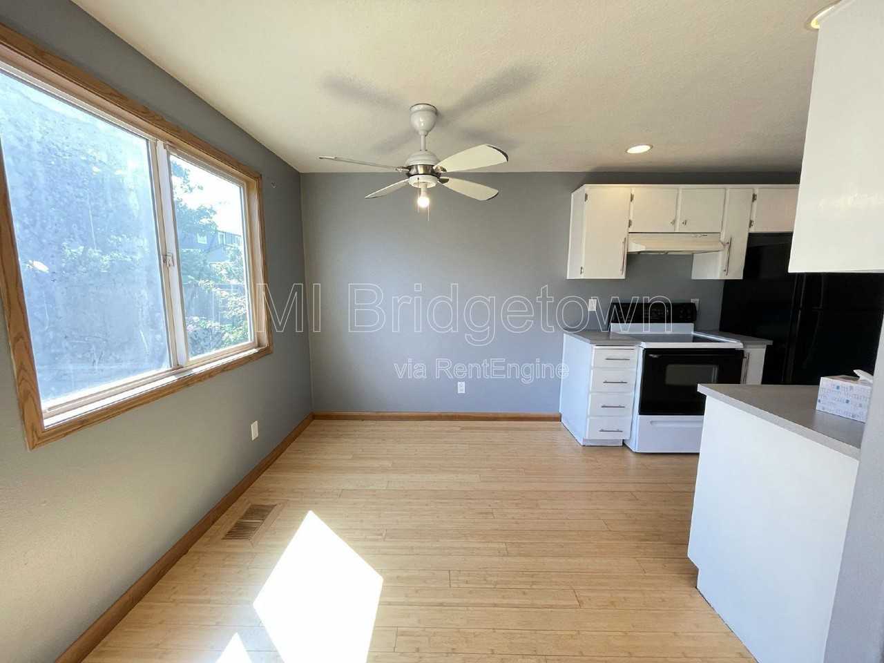 4704 Ne 28th Ave - Photo 7 of 30