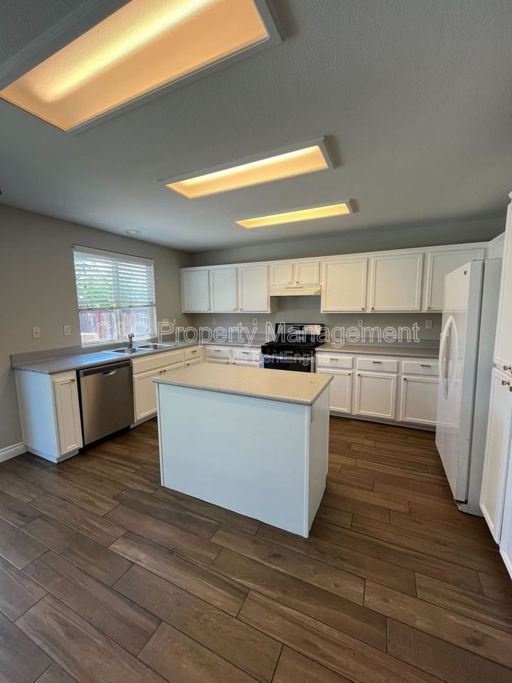 23306 Daisy Dr - Photo 5 of 23