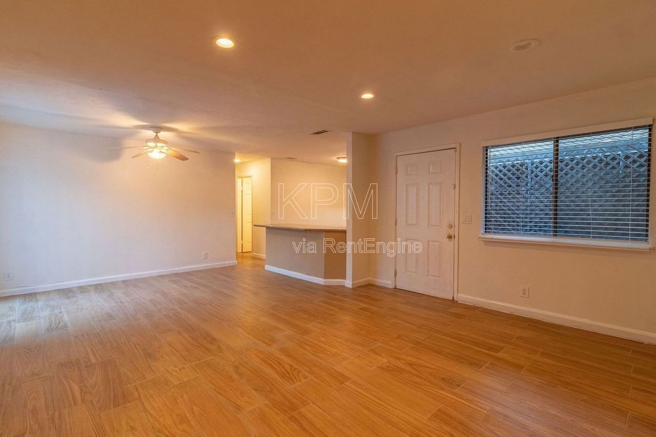 7409 Village Green Dr - Photo 3 of 26