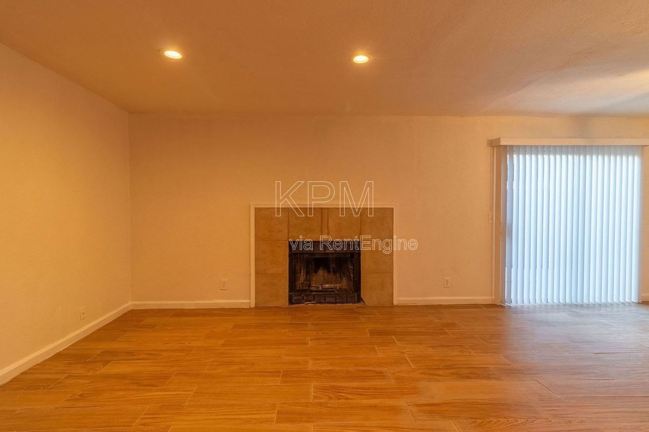 7409 Village Green Dr - Photo 4 of 26