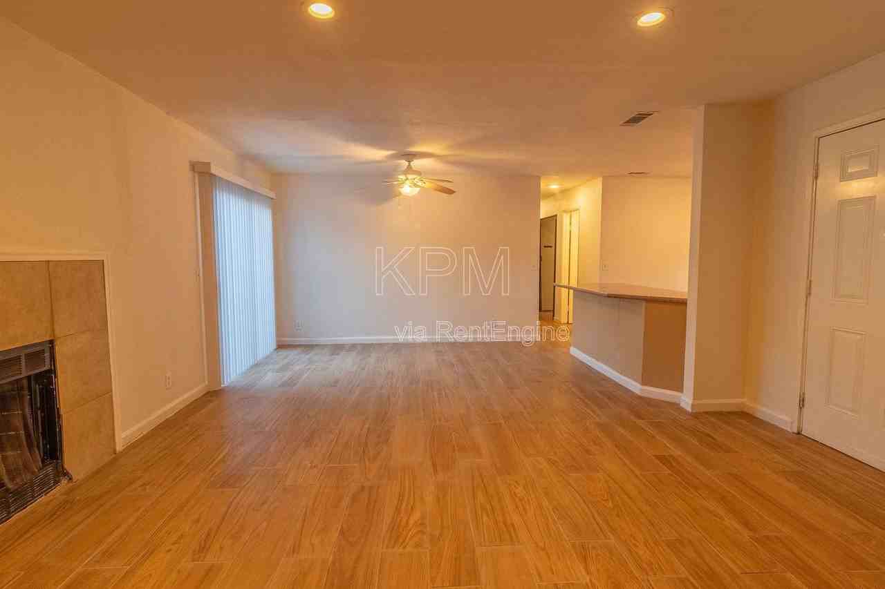 7409 Village Green Dr - Photo 5 of 26