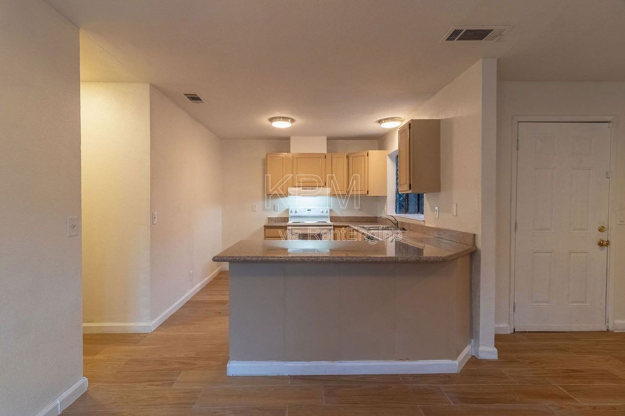 7409 Village Green Dr - Photo 7 of 26