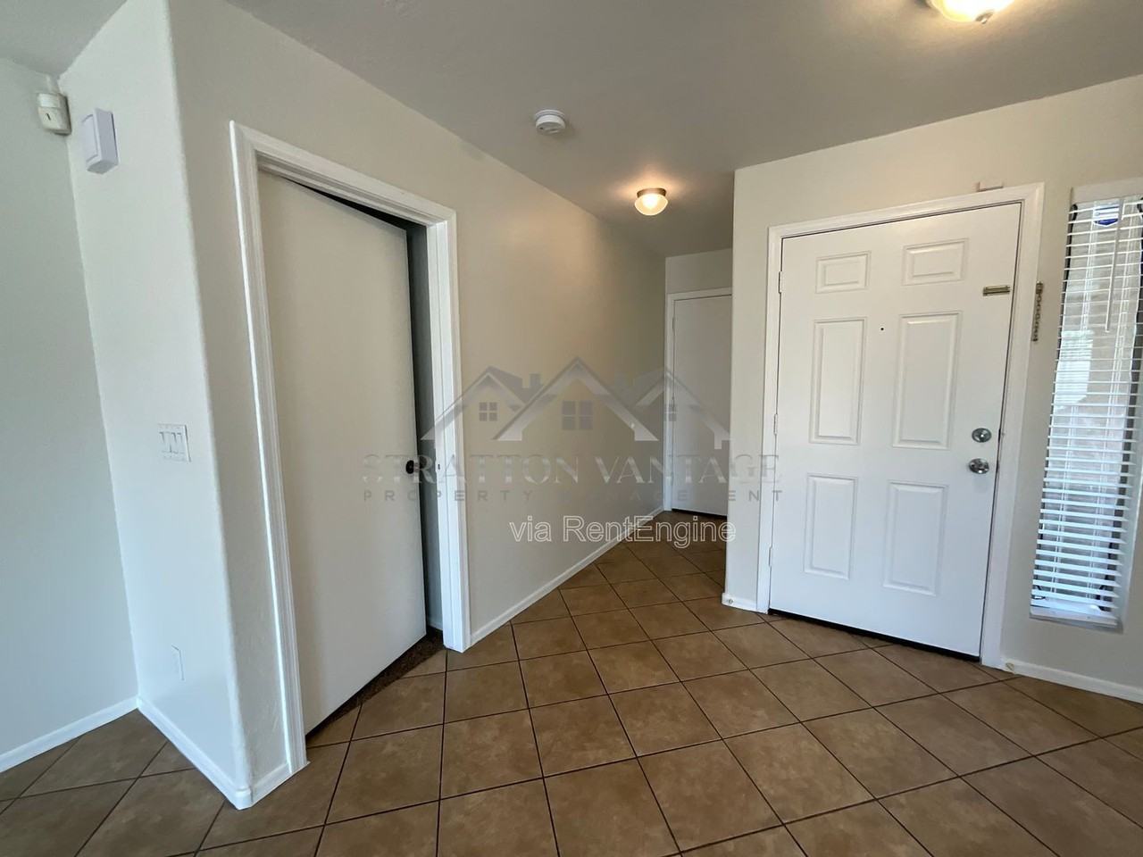 12405 W Scotts Dr - Photo 6 of 50