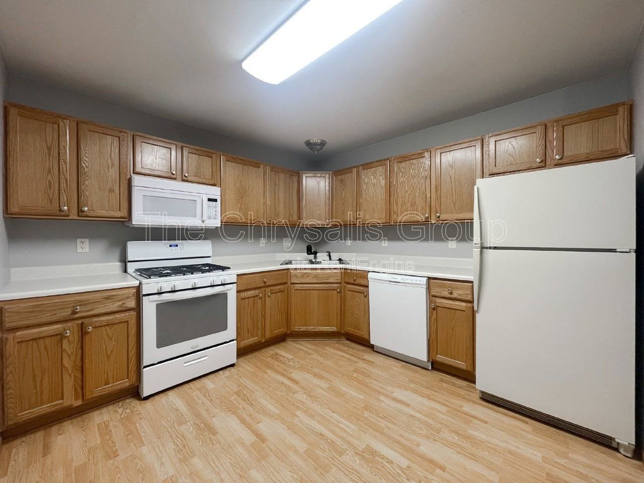 1431 Adams St - Photo 4 of 17