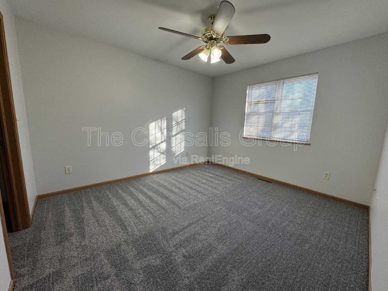 1431 Adams St - Photo 6 of 17