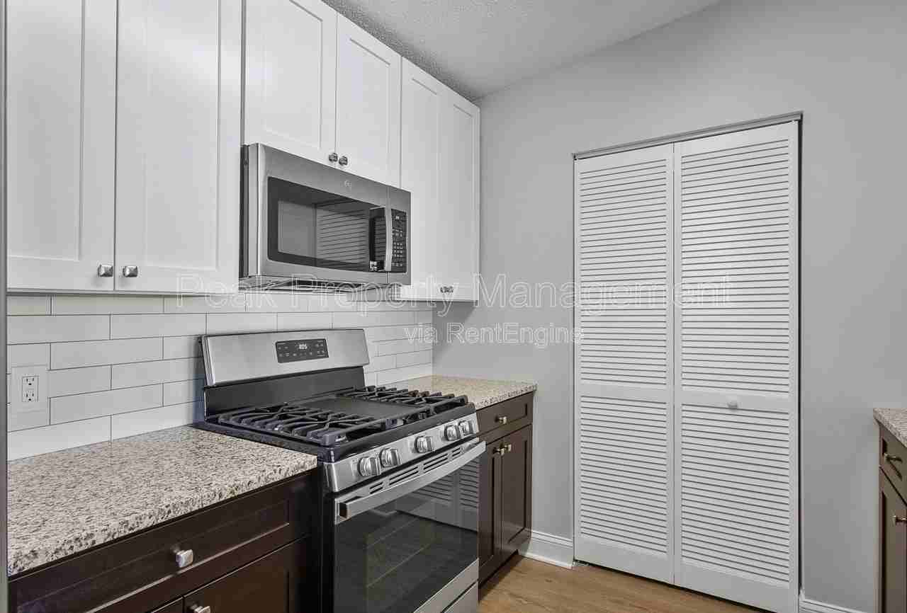 800 Brassie Ln #J - Photo 6 of 21