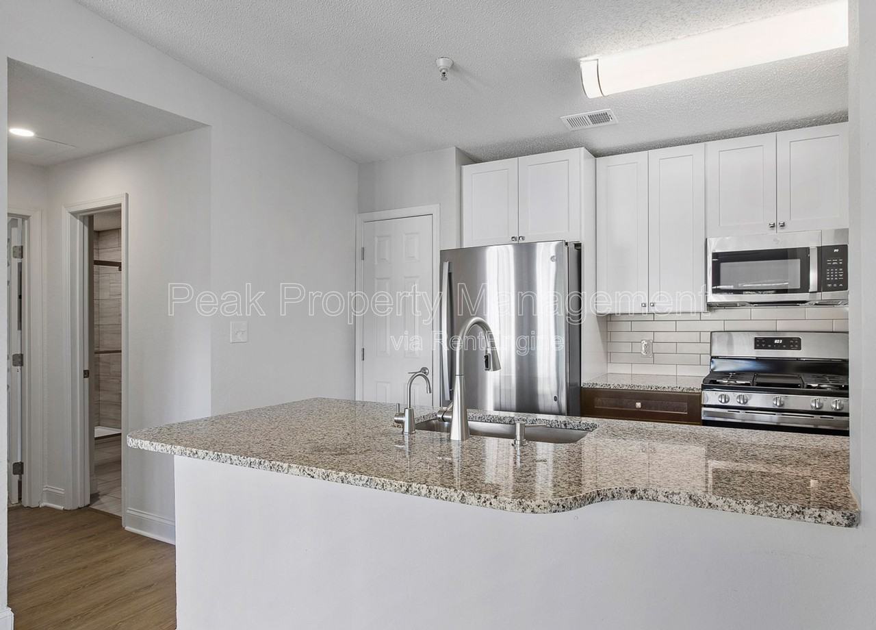 800 Brassie Ln #J - Photo 7 of 21