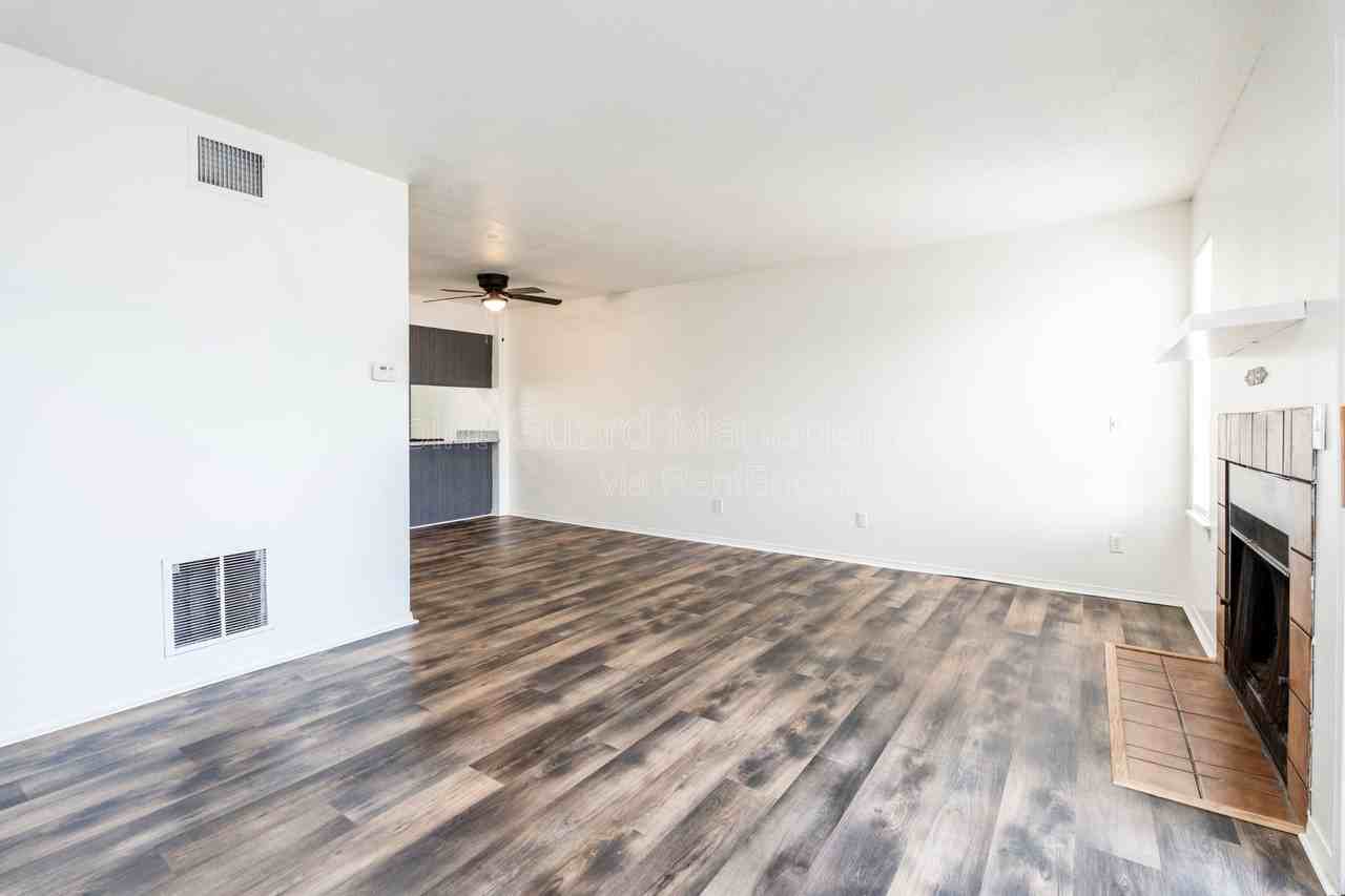 5590 S Gold St #300 - Photo 4 of 32