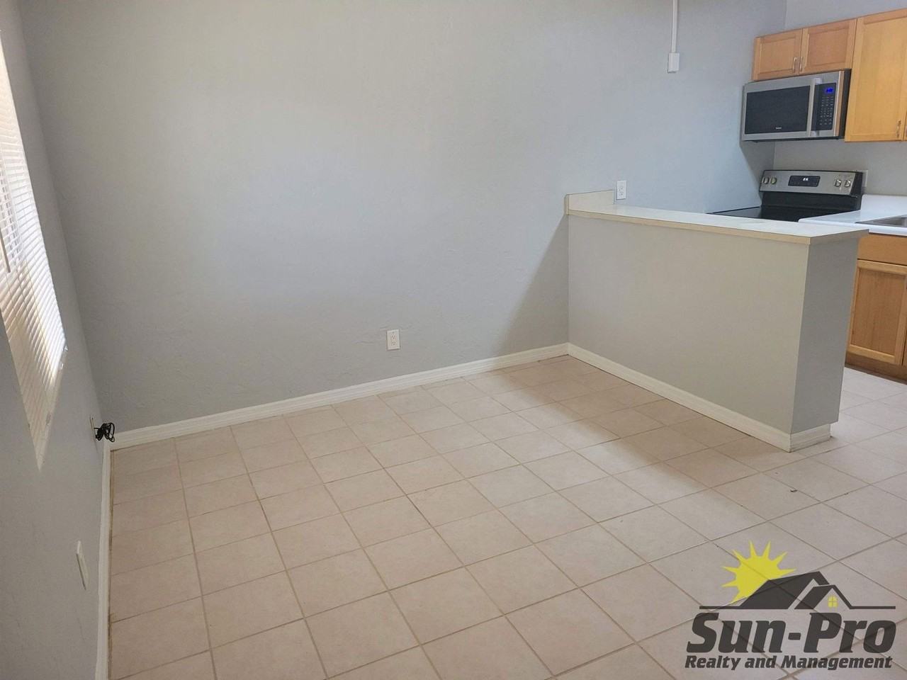 515 Silver Beach Ave #3 - Photo 2 of 9