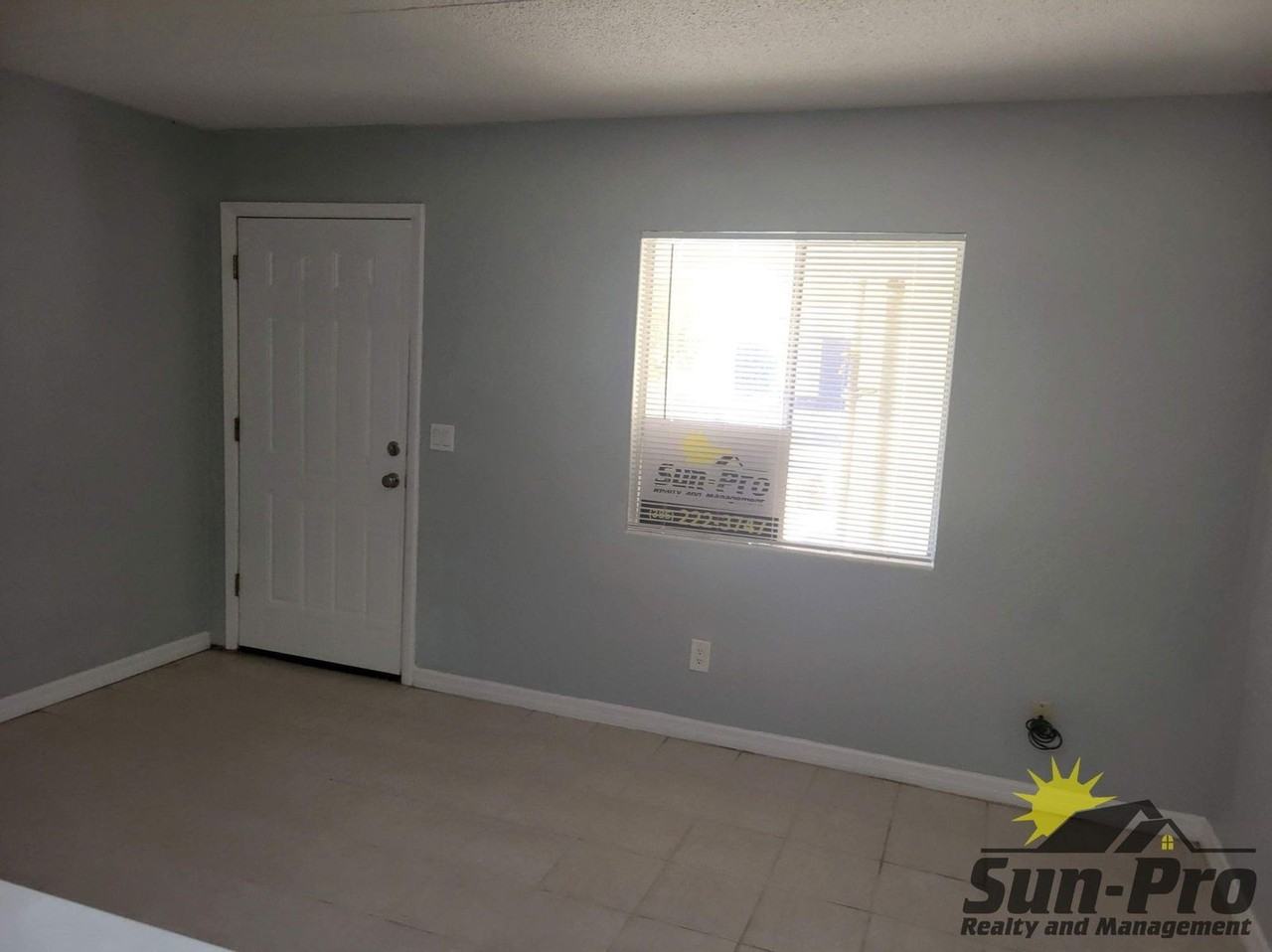 515 Silver Beach Ave #3 - Photo 3 of 9