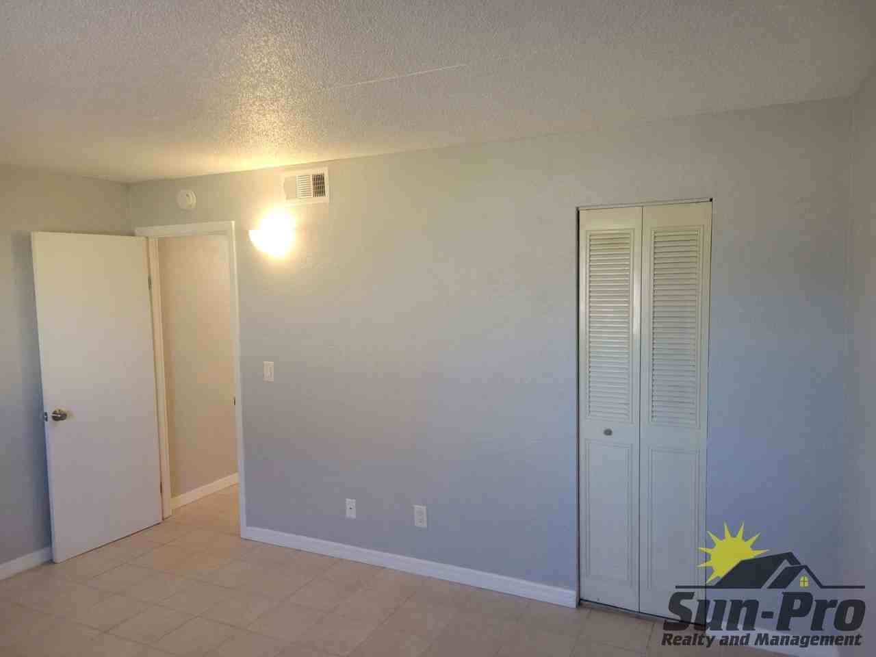 515 Silver Beach Ave #3 - Photo 5 of 9