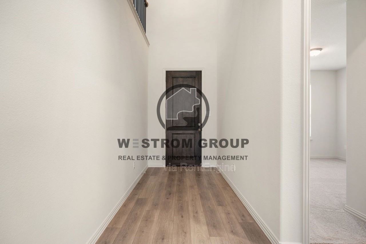 912 Alberta Spruce Rd - Photo 6 of 35