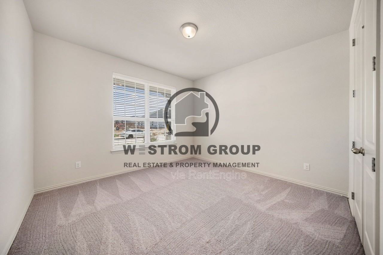 912 Alberta Spruce Rd - Photo 7 of 35