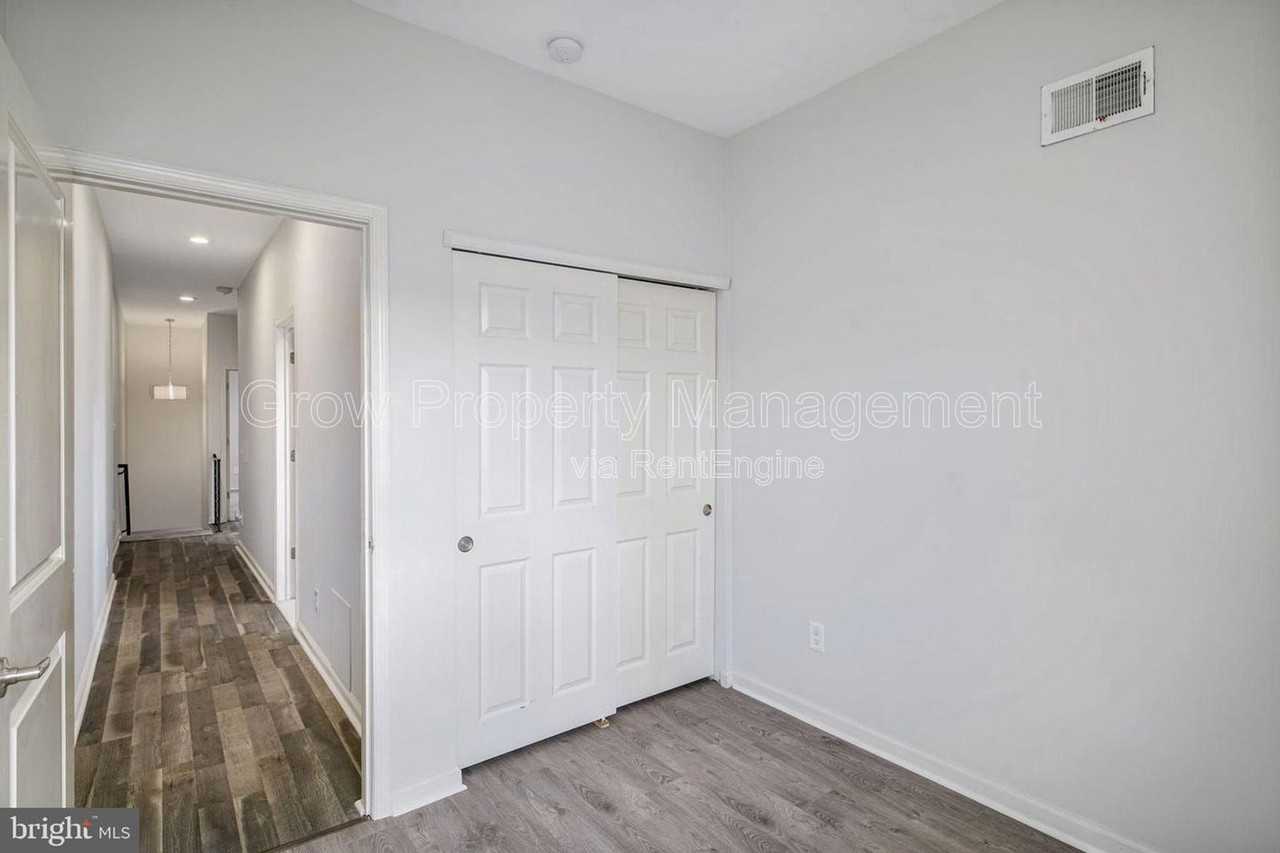 2028 E Firth St - Photo 7 of 13