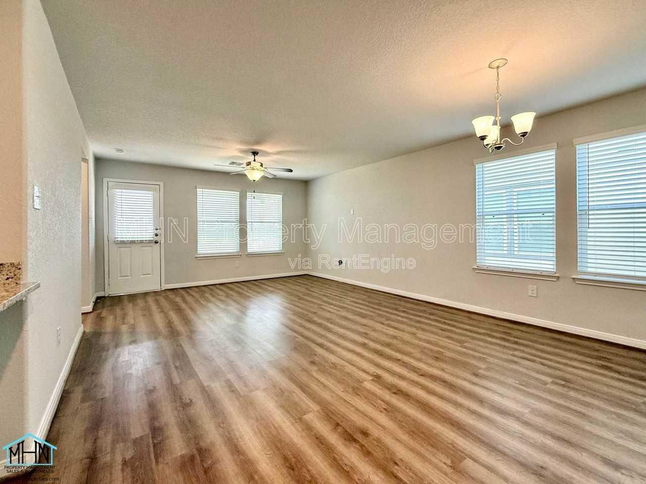 11151 Hollinger Cir - Photo 4 of 32