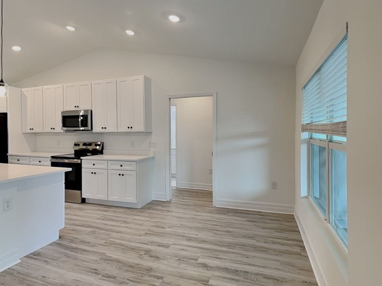 4009 Ne 23rd Ave - Photo 5 of 19