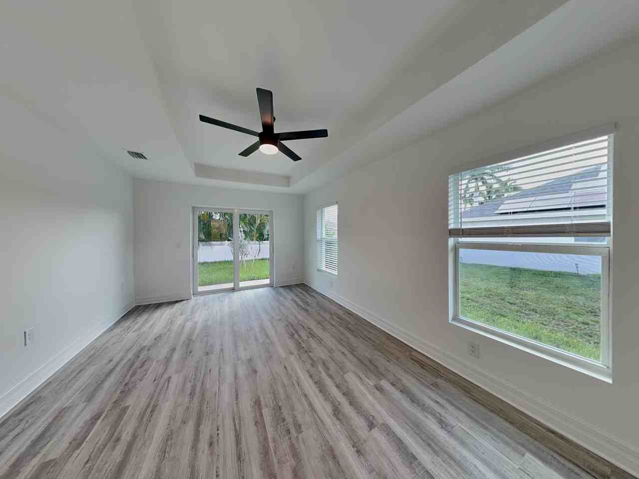 4009 Ne 23rd Ave - Photo 7 of 19