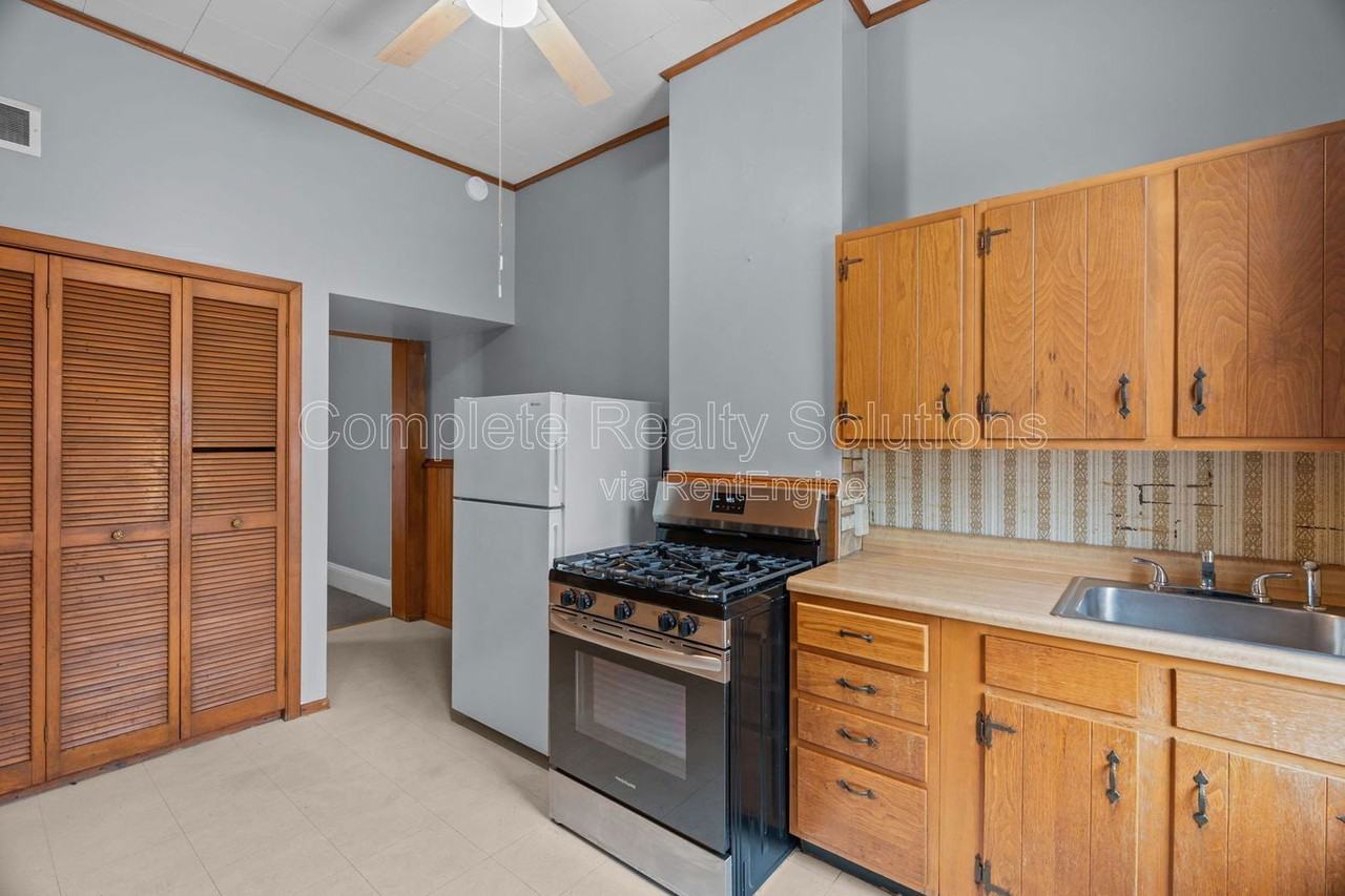 1210 Lynch St #1210A - Photo 6 of 21