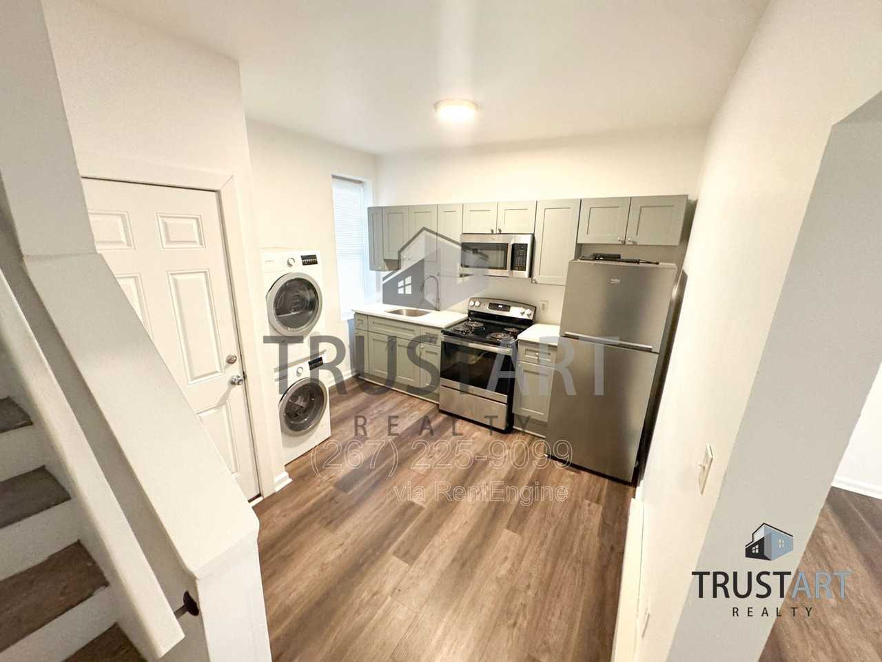 2325 N 16th St #C - Photo 3 of 11