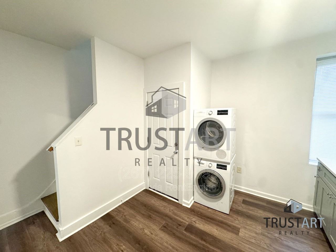 2325 N 16th St #C - Photo 4 of 11