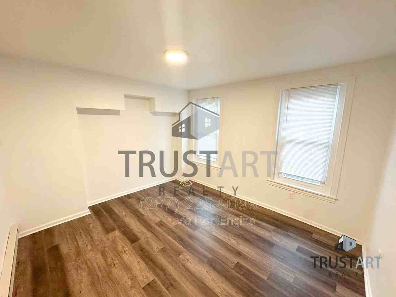 2325 N 16th St #C - Photo 5 of 11