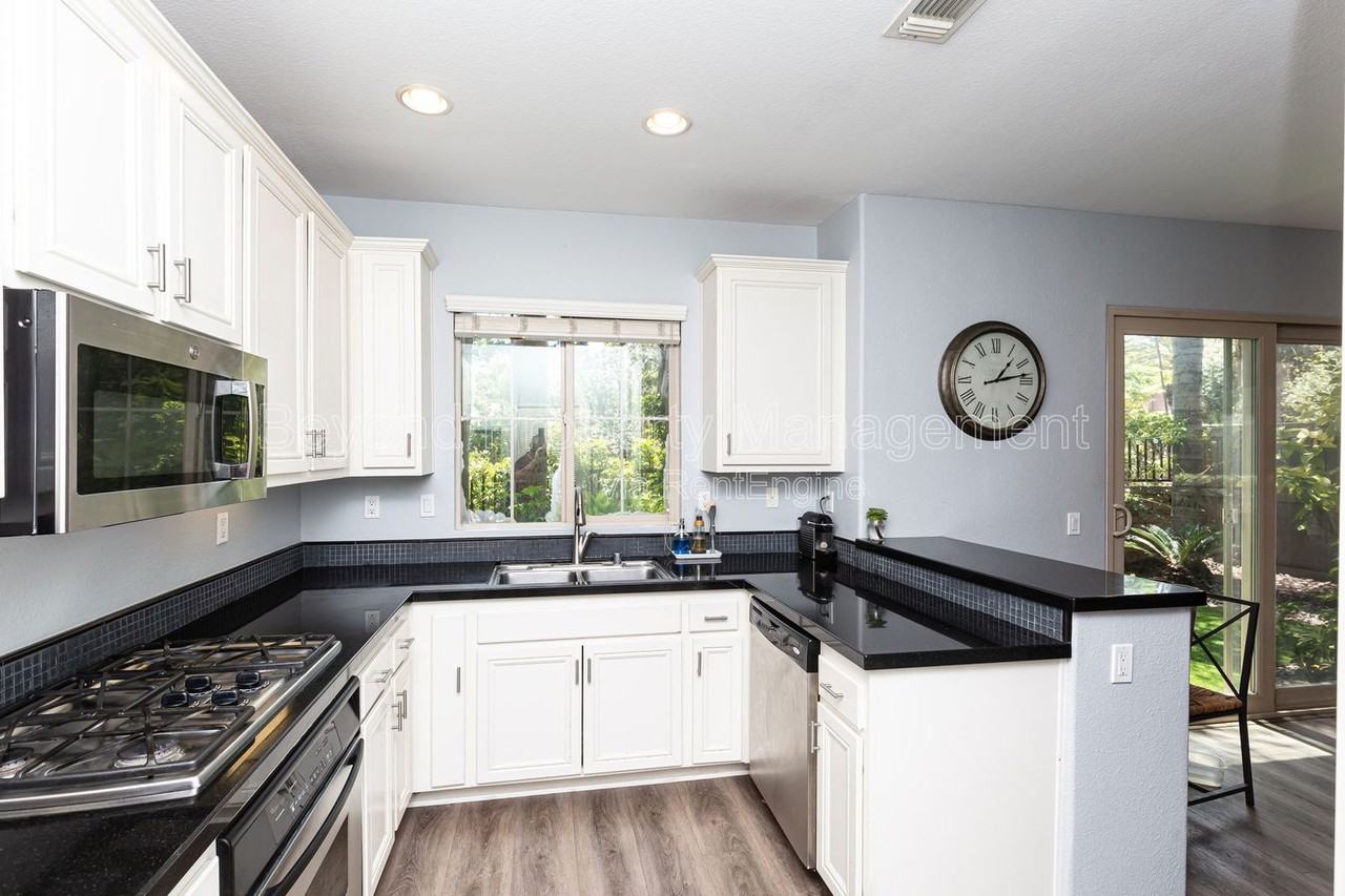 2616 Bellezza Dr - Photo 3 of 20