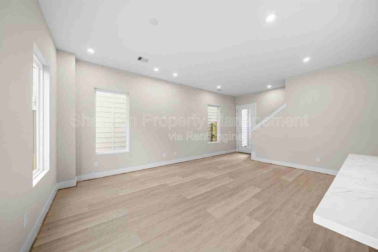 28 Bucan St #E - Photo 6 of 38