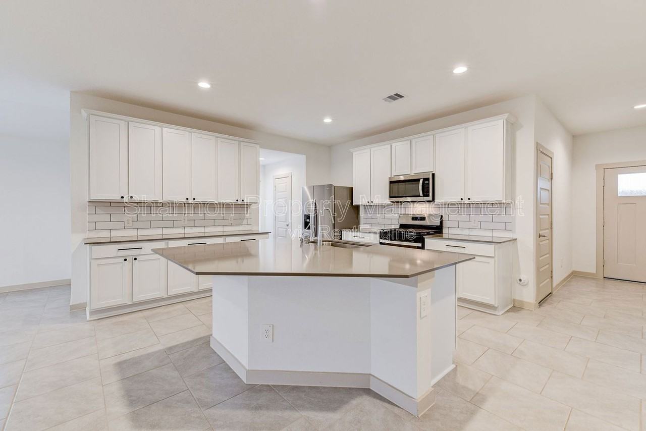 29915 Reagans Ranch Dr - Photo 4 of 25