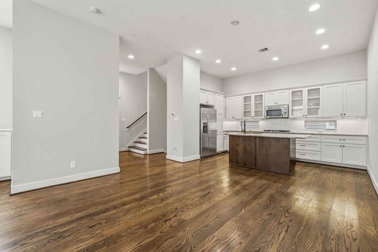 2441 Charleston St #A - Photo 5 of 25