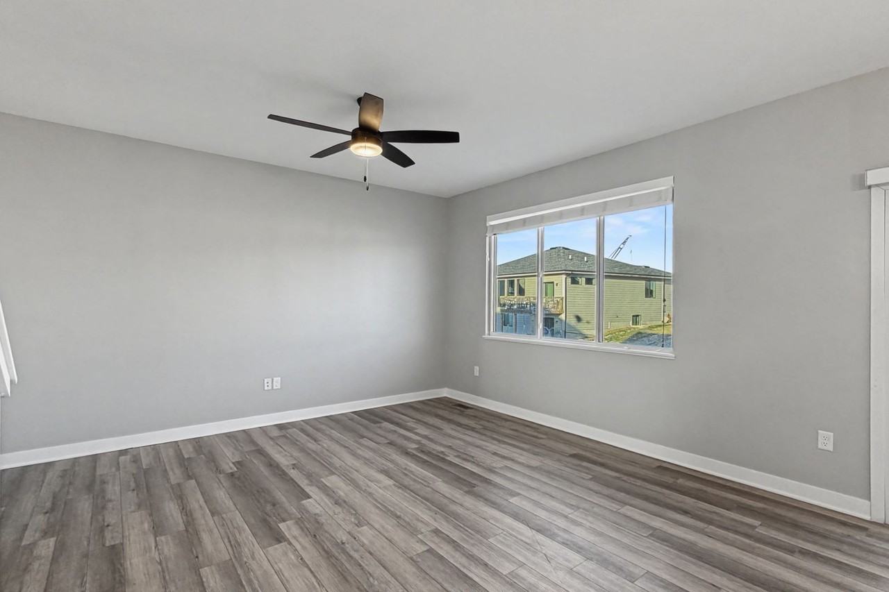 1401 Ne Savana Dr - Photo 5 of 37