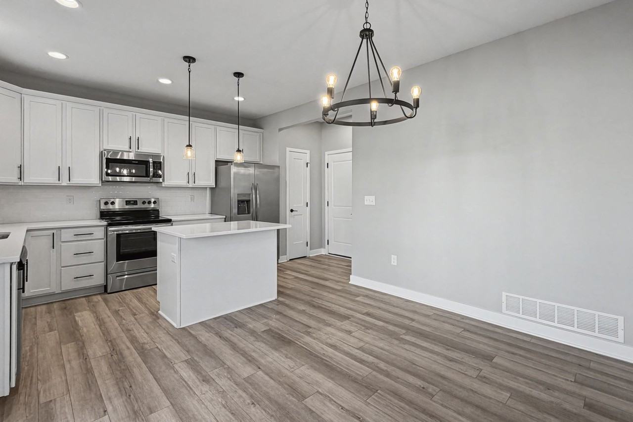 1401 Ne Savana Dr - Photo 7 of 37